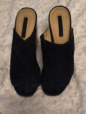 FRYE AND CO. Black Suede Open-Toe Mule